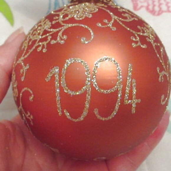 Vtg Masters On Silk Hand Painted Glass Ornament Lodge Scene Christmas 1994 NOS - Picture 4 of 7